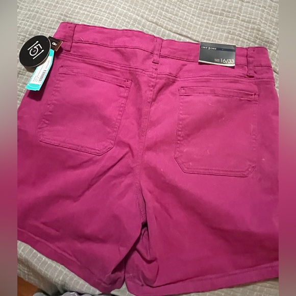 One5One Ladies Sz 16 Veda Shorts Magenta in color - Picture 4 of 10